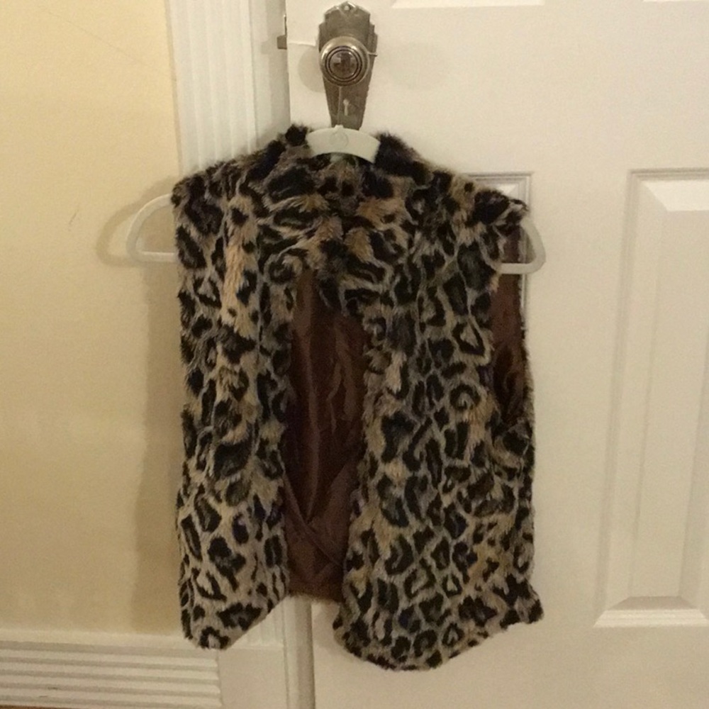 Fuzzy leopard print vest